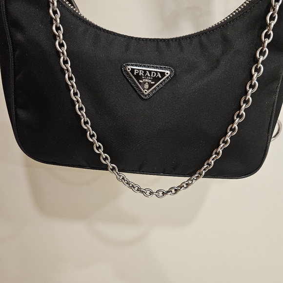 Authentic Prada Re-Edition 2005 Shoulder/Crossbody Bag - Picture 11 of 13